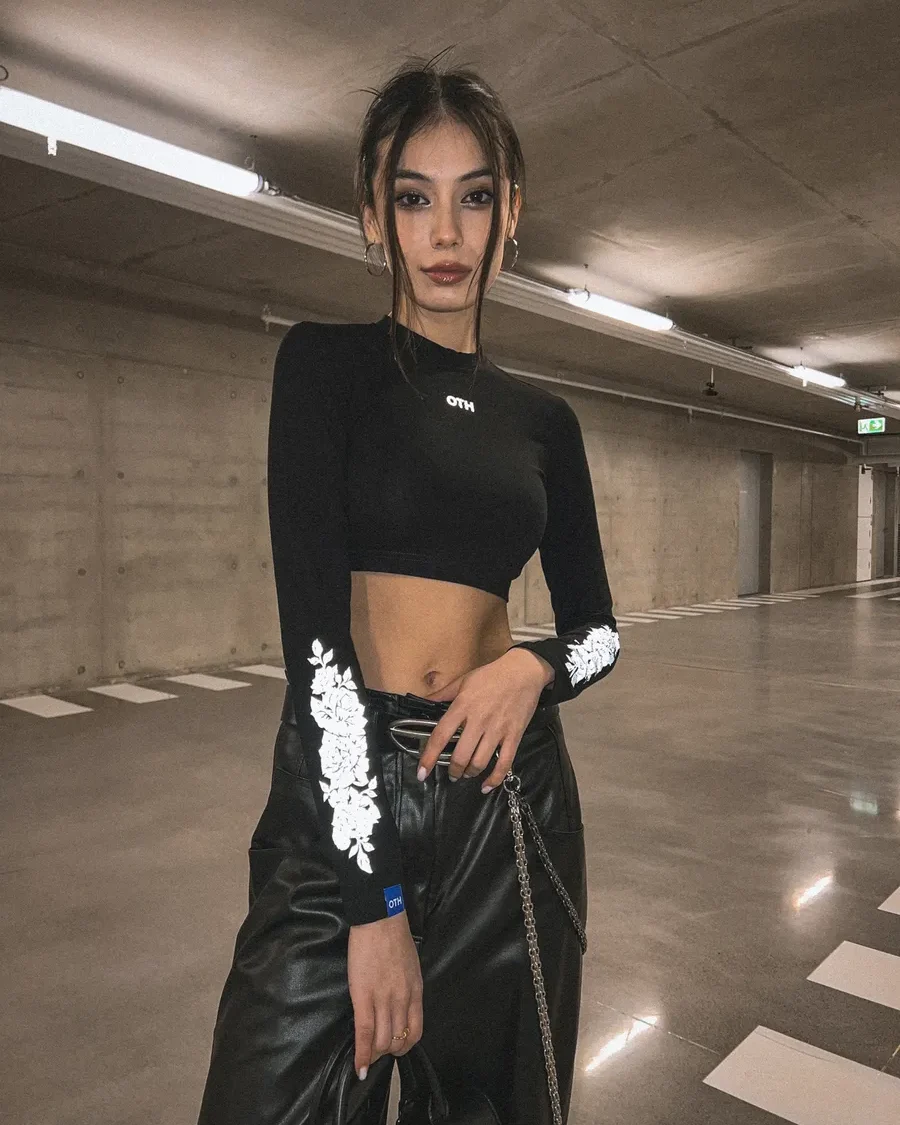 Кроп топ с принтом длинным рукавом